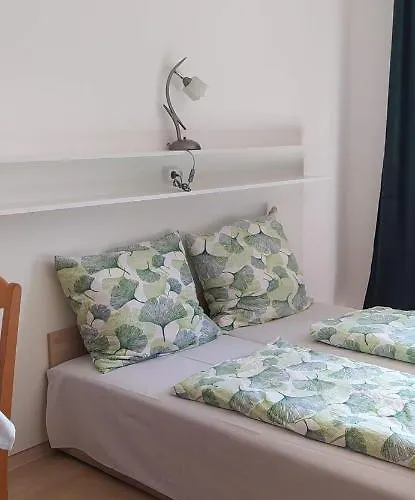 Pod Modrzewiami * מילובקה