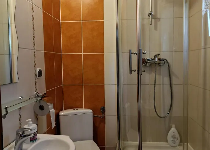 Pod Modrzewiami * מילובקה