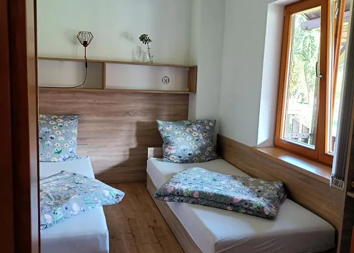 Pod Modrzewiami * מילובקה